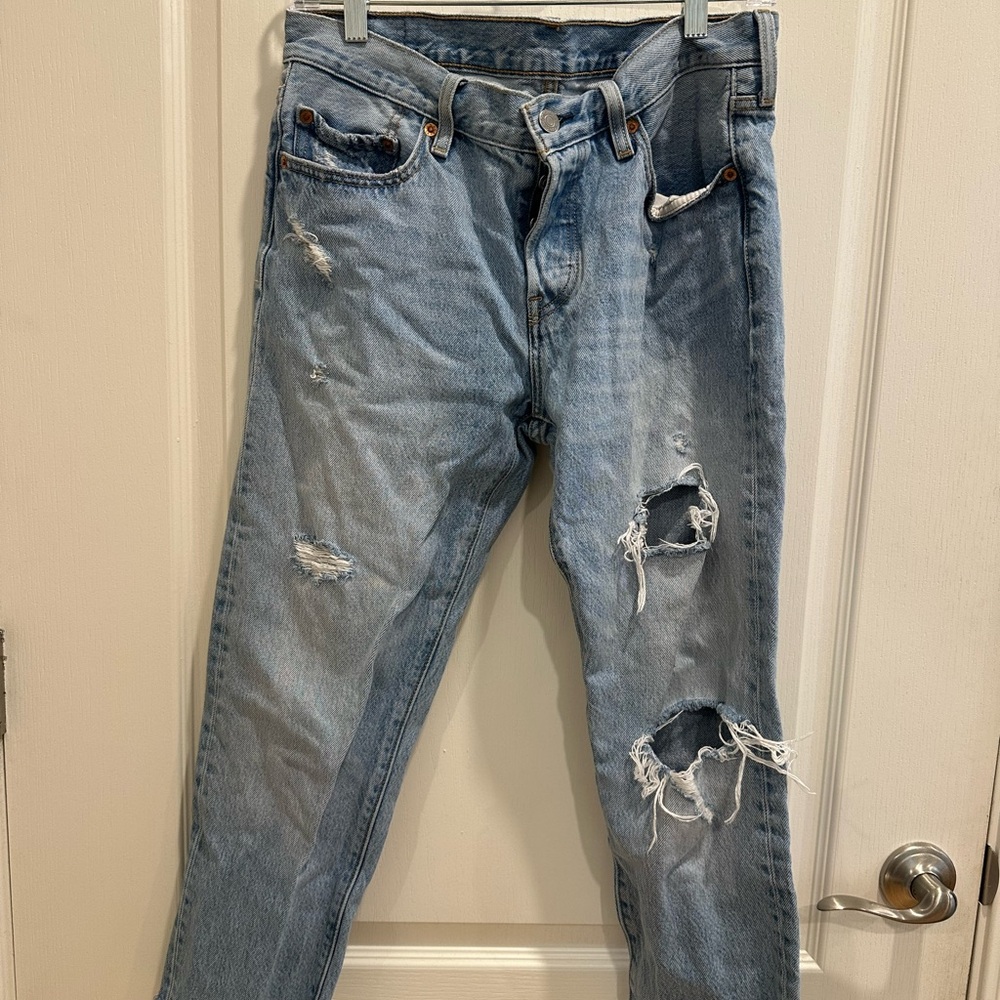 Levi’s Men's Distressed Blue Jeans size 28 501T